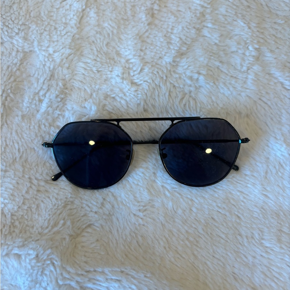 Illesteva Nicosia 57 Sunglasses in Matte Black